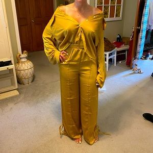 2 piece button down set - Tags still on.